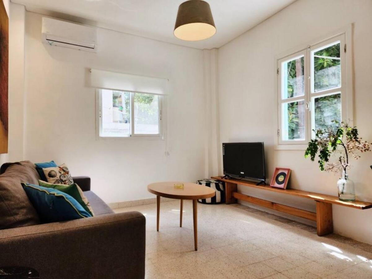 Railway House 1br W Front Yard Apartment *